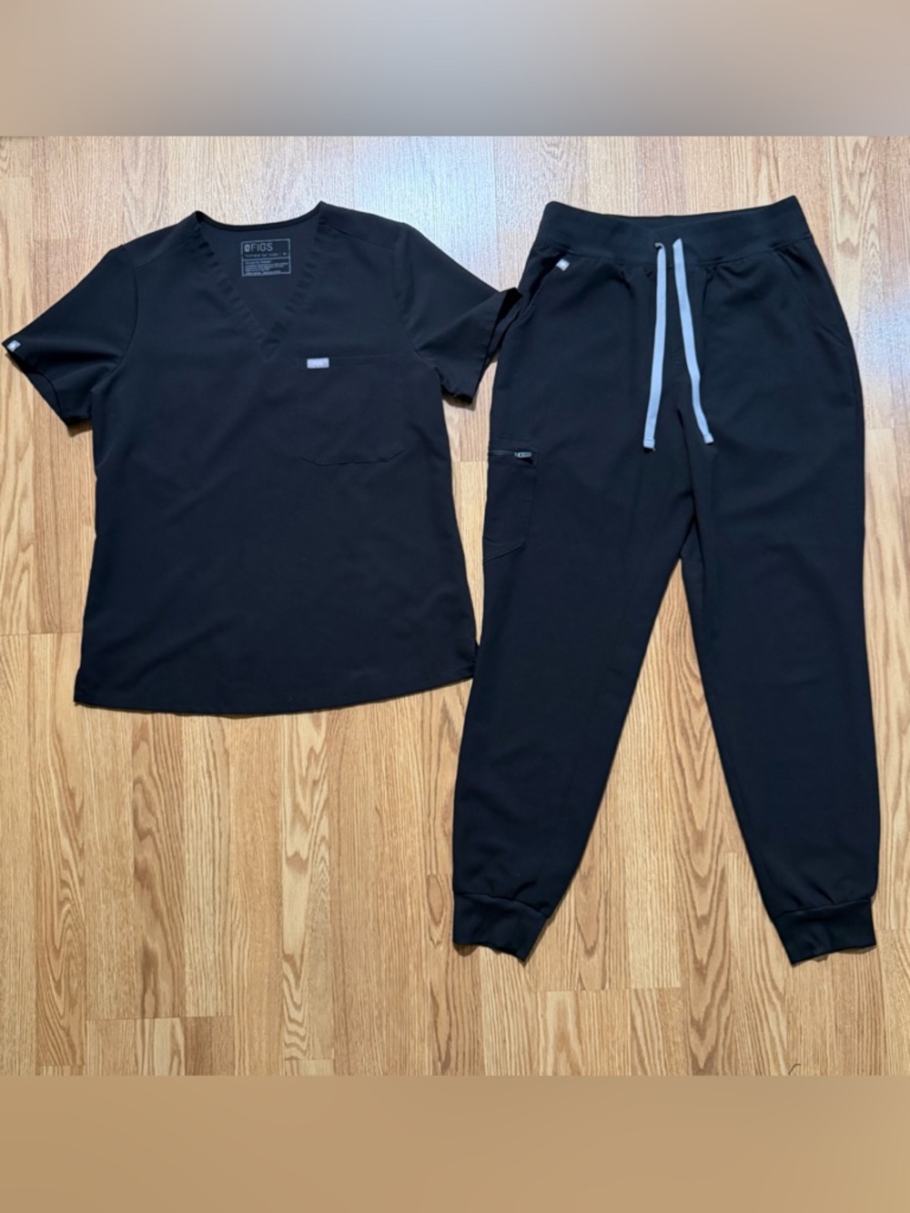 FIGS Black Scrub Set